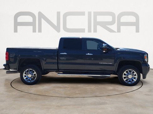 Used 2018 GMC Sierra 2500 Denali w/ Duramax Plus Package AWD/4WD image 11