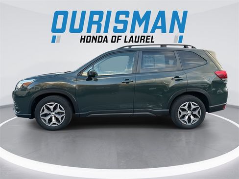 Used 2023 Subaru Forester Premium image 5