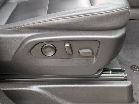 Used 2023 Chevrolet Suburban LT w/ Luxury Package image 39