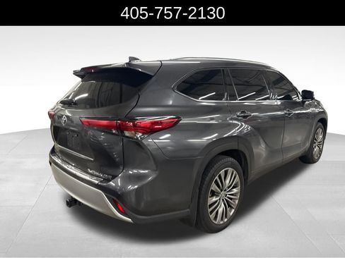 Used 2020 Toyota Highlander Platinum image 3