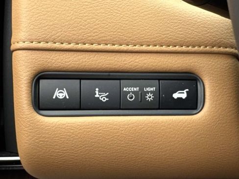 Used 2025 Nissan Armada Platinum Reserve w/ Convenience Package RWD image 24