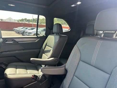 Used 2025 GMC Acadia AT4 w/ Super Cruise Package AWD/4WD image 11