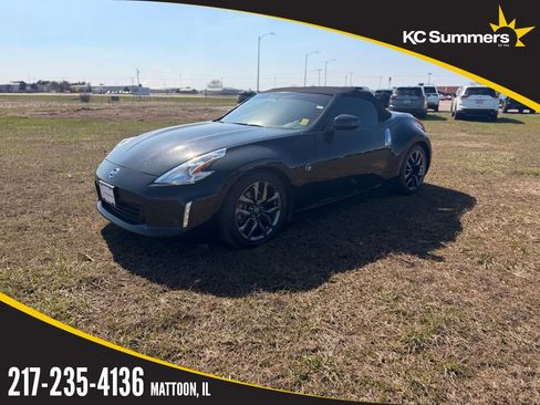 Certified 2017 Nissan 370Z Touring image 2