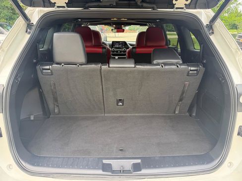 Used 2021 Toyota Highlander XSE FWD image 16