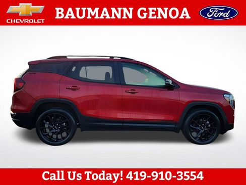 Used 2024 GMC Terrain SLE w/ Driver Convenience Package FWD image 7