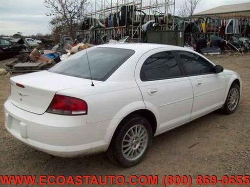 Used 2005 Chrysler Sebring Sedan image 3