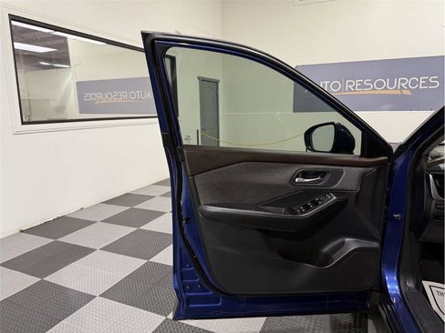 Used 2022 Nissan Rogue SV image 22