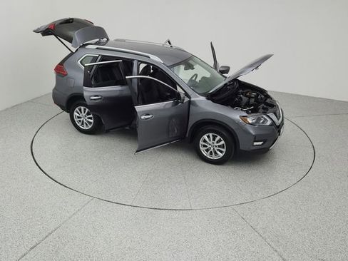 Used 2017 Nissan Rogue SL image 18