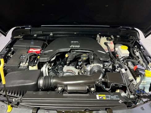 Used 2019 Jeep Wrangler Unlimited Sport S image 32