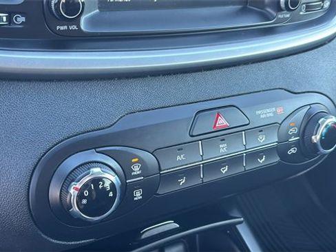 Used 2019 Kia Sorento LX image 17