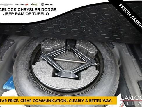 Used 2024 Toyota RAV4 XLE FWD image 32