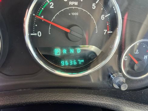Used 2015 Jeep Wrangler Unlimited Sahara w/ Max Tow Package AWD/4WD image 5