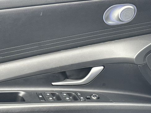 Used 2025 Hyundai Elantra SE FWD image 15