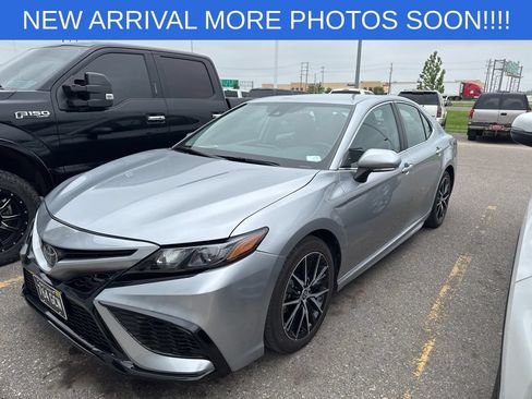 Used 2024 Toyota Camry SE FWD image 3