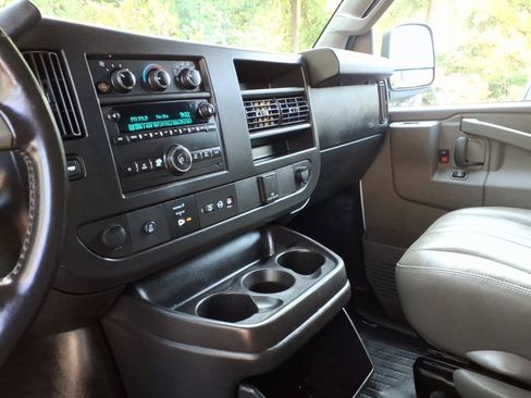 Used 2018 Chevrolet Express 2500 w/ Driver Convenience Package RWD image 20