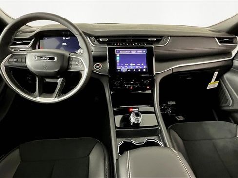 New 2025 Jeep Grand Cherokee L Altitude image 6