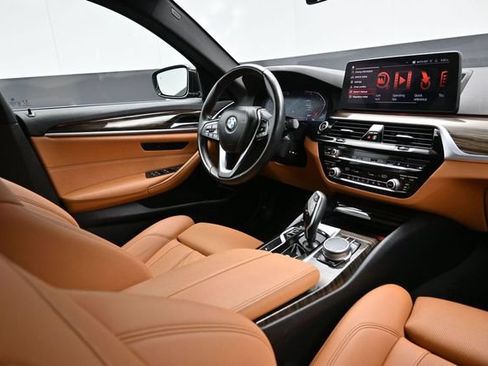 Used 2022 BMW 530i w/ M Sport Package RWD image 13