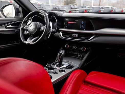 Used 2024 Alfa Romeo Stelvio Veloce image 29