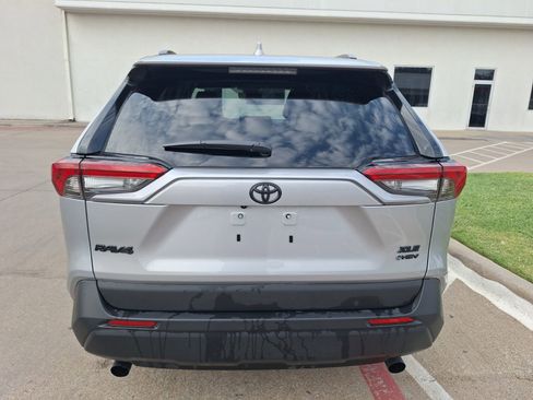 Used 2025 Toyota RAV4 XLE image 5