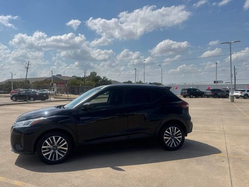 Certified 2023 Nissan Kicks SV FWD image 14