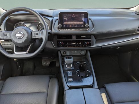 Used 2024 Nissan Rogue SV w/ SV Premium Package image 13