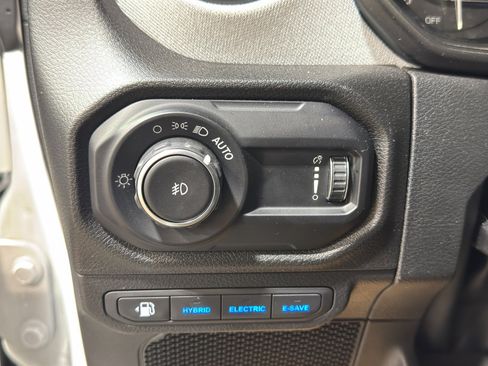 Used 2025 Jeep Wrangler Willys AWD/4WD image 13