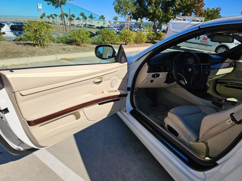 Used 2011 BMW 328i Convertible image 15