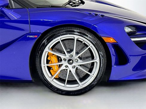 Used 2024 McLaren 750S Spider image 33