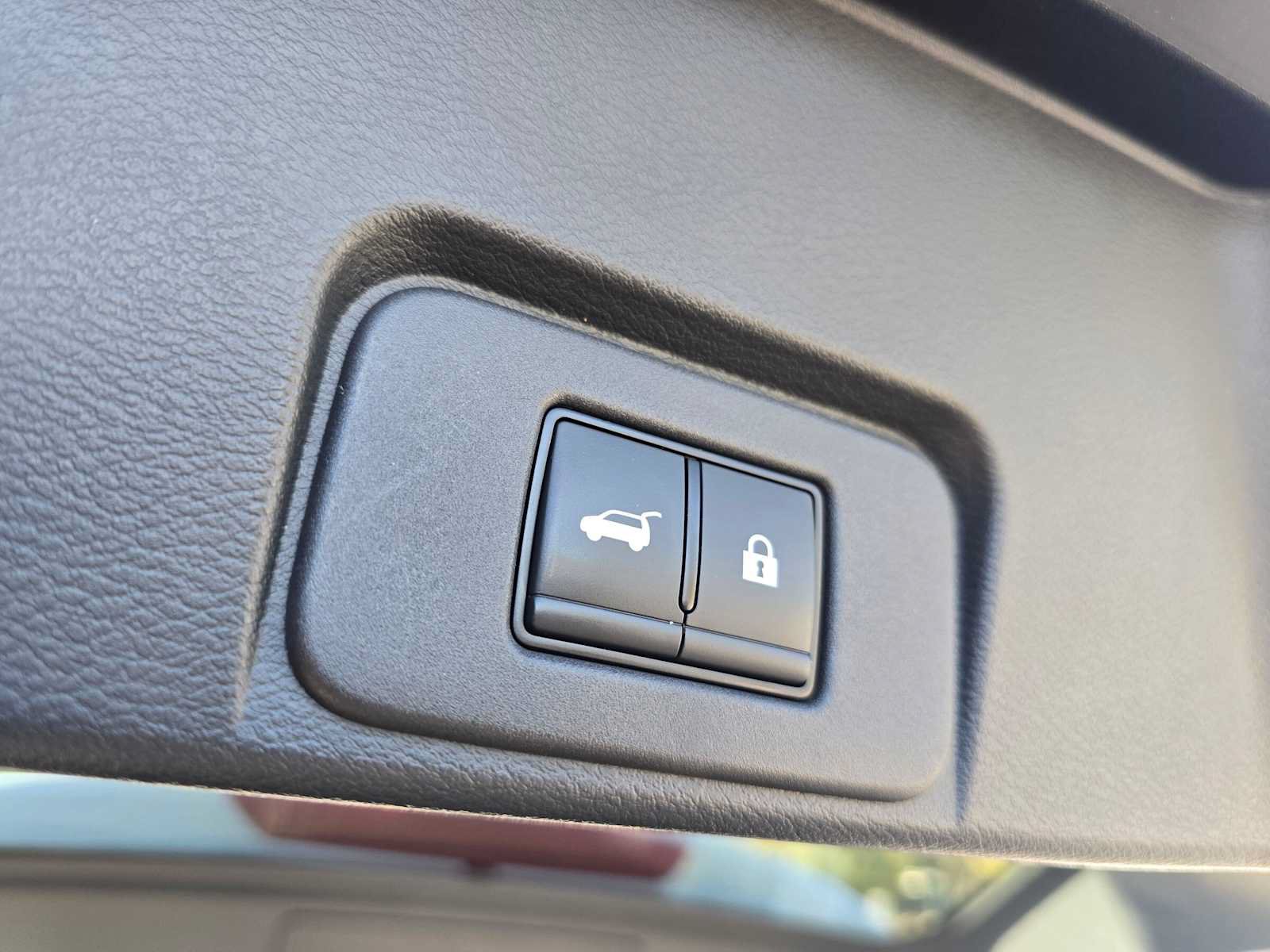 Used 2023 Nissan Rogue Platinum FWD image 15