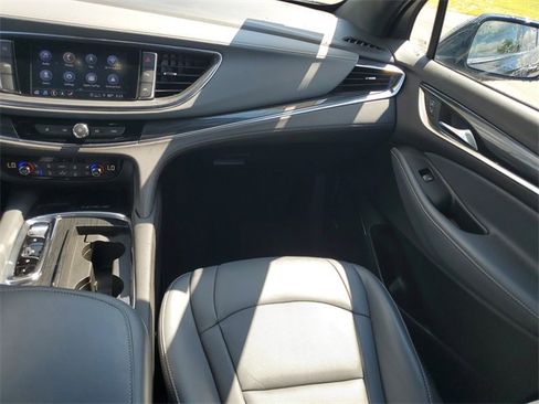Used 2024 Buick Enclave Premium image 28