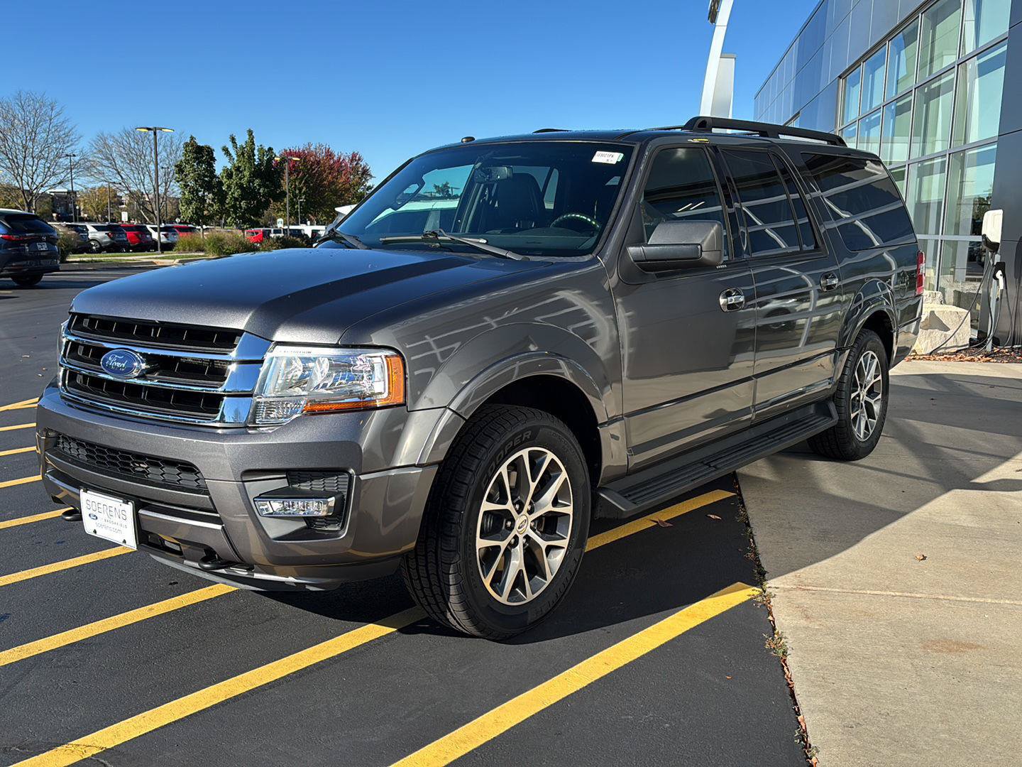 Used 2017 Ford Expedition EL XLT w/ Equipment Group 202A AWD/4WD image 8