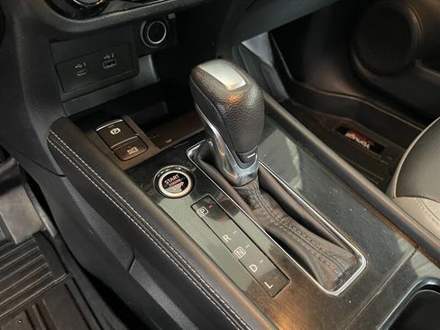 Used 2021 Nissan Kicks SR w/ SR Premium Package FWD image 12