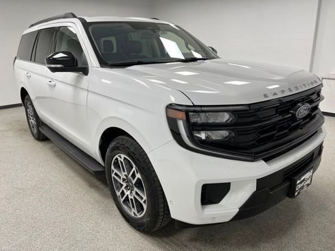 Used 2025 Ford Expedition Active AWD/4WD image 62