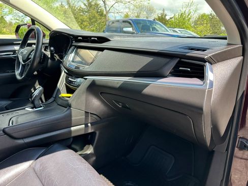 Used 2017 Cadillac XT5 Luxury w/ Driver Awareness Package AWD/4WD image 12