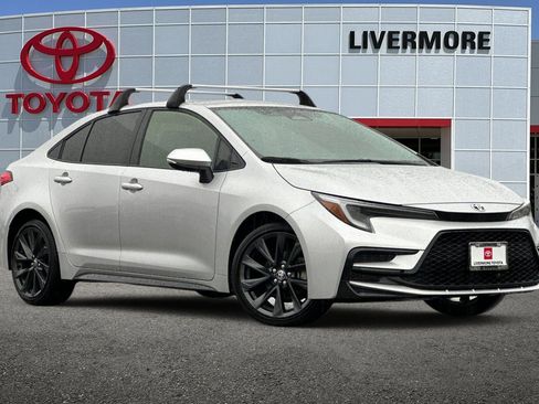 Used 2024 Toyota Corolla SE image 2