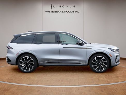 Used 2025 Lincoln Nautilus Black Label image 4