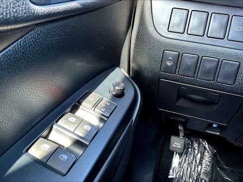 Used 2016 Toyota Highlander XLE FWD image 16