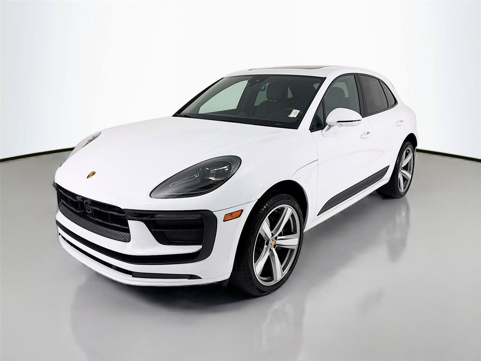 Used 2025 Porsche Macan AWD/4WD image 1