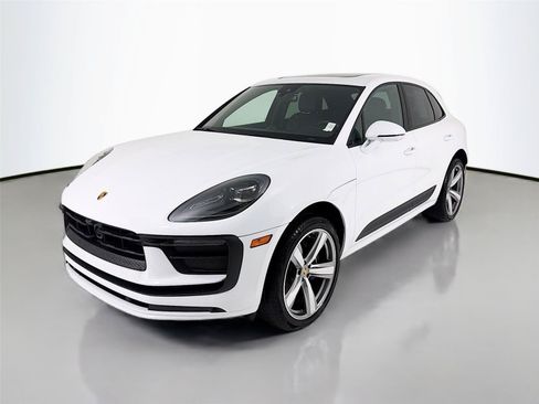 Used 2025 Porsche Macan AWD/4WD image 1