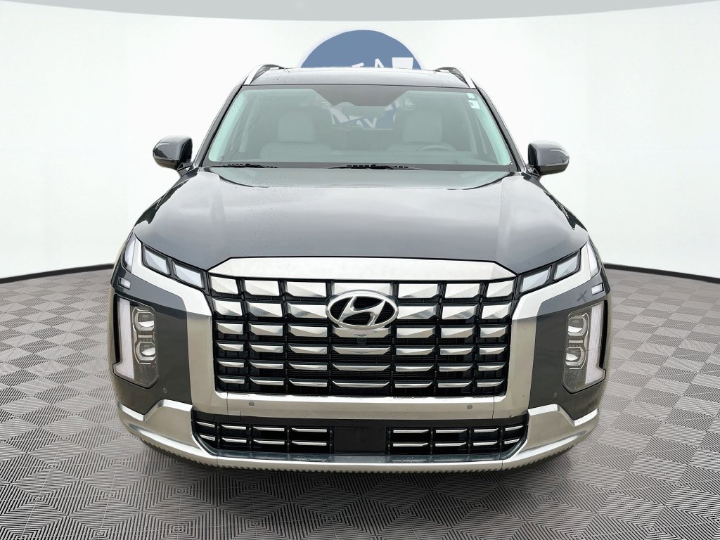 Used 2024 Hyundai Palisade Calligraphy FWD image 2