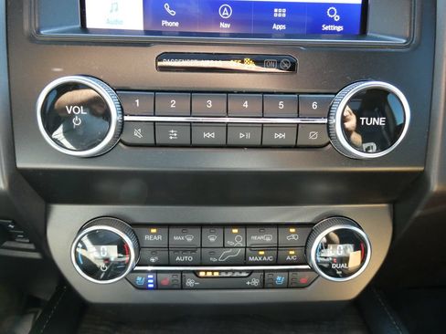 Used 2020 Ford Expedition Limited w/ Special Edition Package AWD/4WD image 40