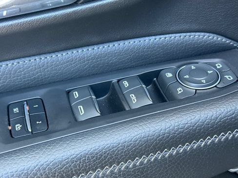 Used 2021 GMC Yukon Denali w/ Denali Premium Package AWD/4WD image 11