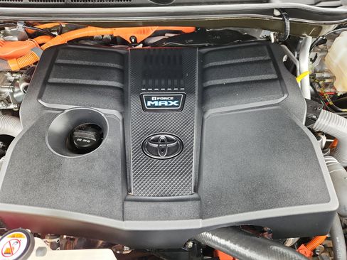 Used 2024 Toyota Sequoia Platinum AWD/4WD image 18