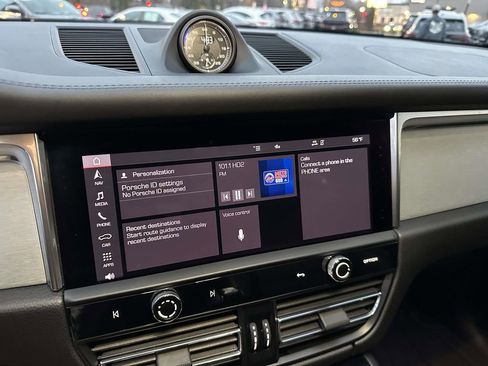 Used 2023 Porsche Macan Turbo image 30