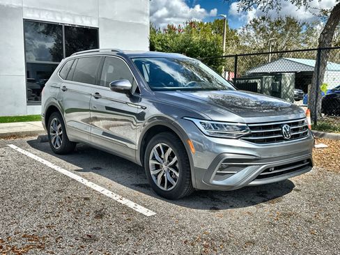 Used 2023 Volkswagen Tiguan SE image 11