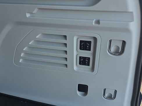 Used 2024 GMC Acadia Denali image 45