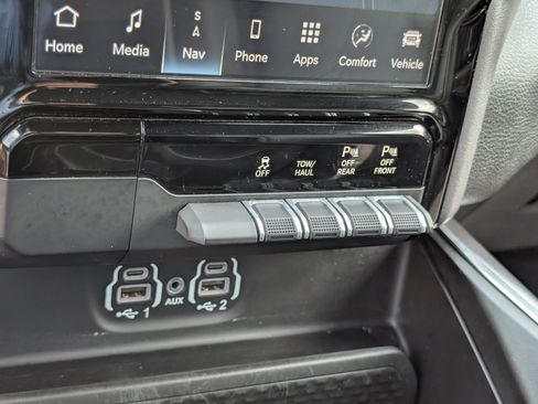 Used 2023 RAM 1500 Laramie AWD/4WD image 27