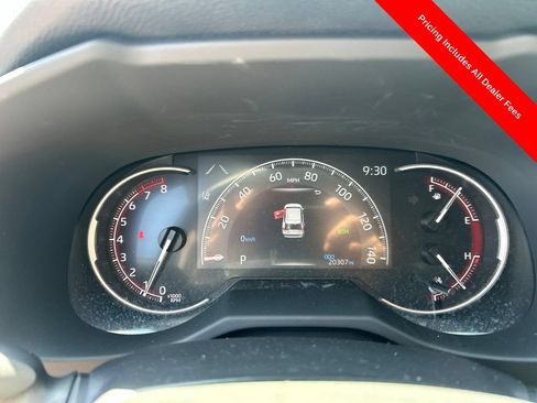 Used 2025 Toyota RAV4 XLE w/ Convenience Package FWD image 10