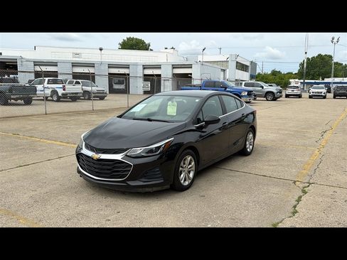 Used 2019 Chevrolet Cruze LT w/ LT True North Edition FWD image 2