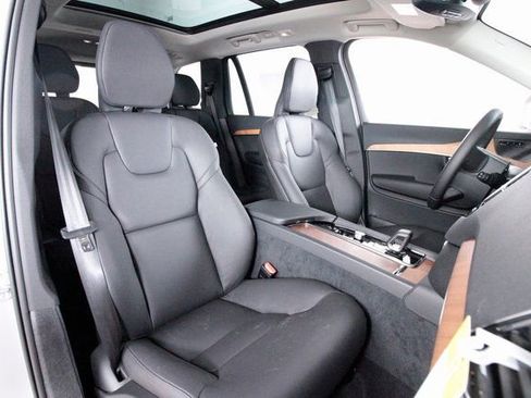 Certified 2025 Volvo XC90 B6 Plus w/ Protection Package Premier image 23